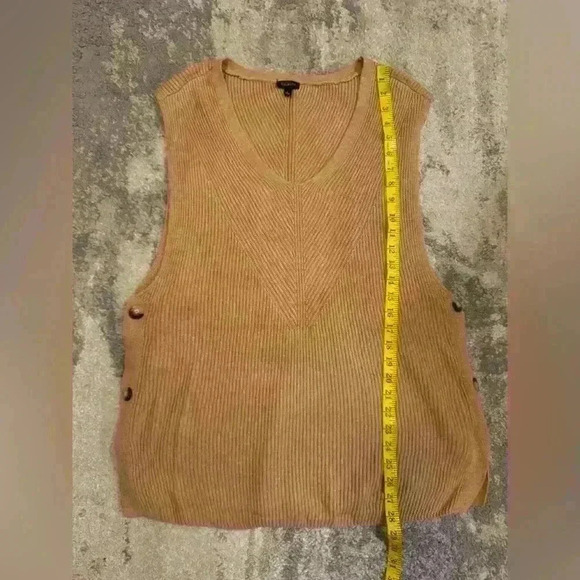 Women’s Tan Talbots Sweater Vest - Picture 6 of 6
